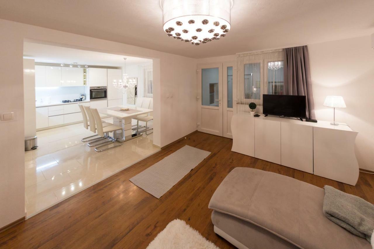 Apartman Korina โอโทชาส ภายนอก รูปภาพ