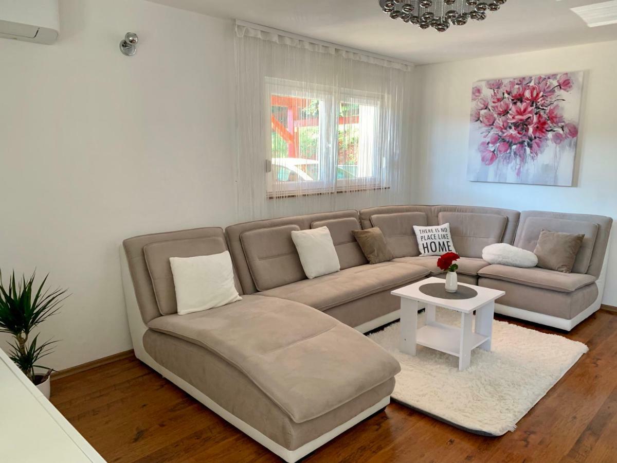 Apartman Korina โอโทชาส ภายนอก รูปภาพ